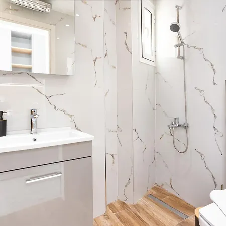 New Glamorous In Downtown Saloniki