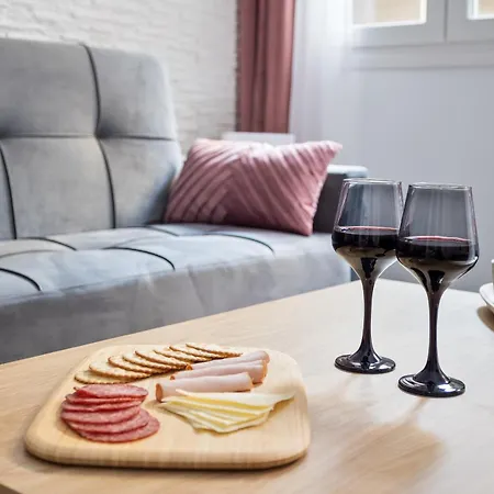 New Glamorous In Downtown Салоники