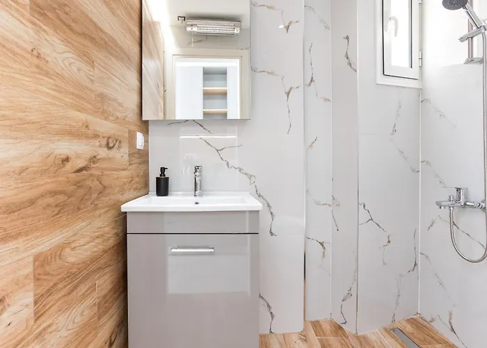 New Glamorous In Downtown * Салоники