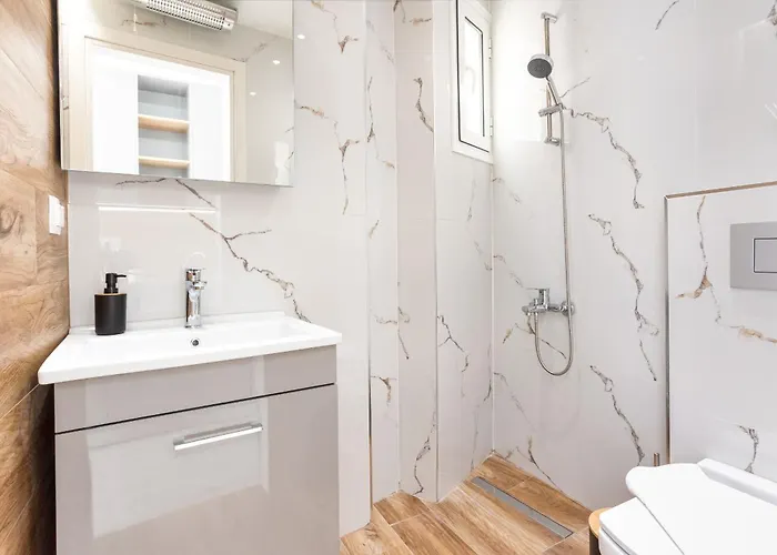 New Glamorous In Downtown Салоники