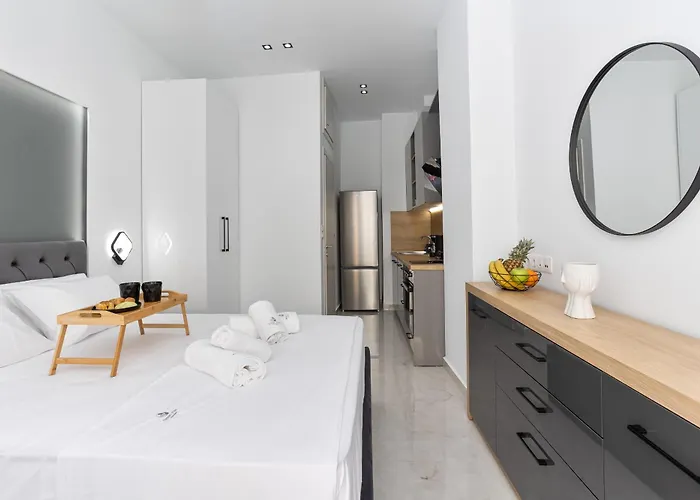 New Glamorous In Downtown Apartment